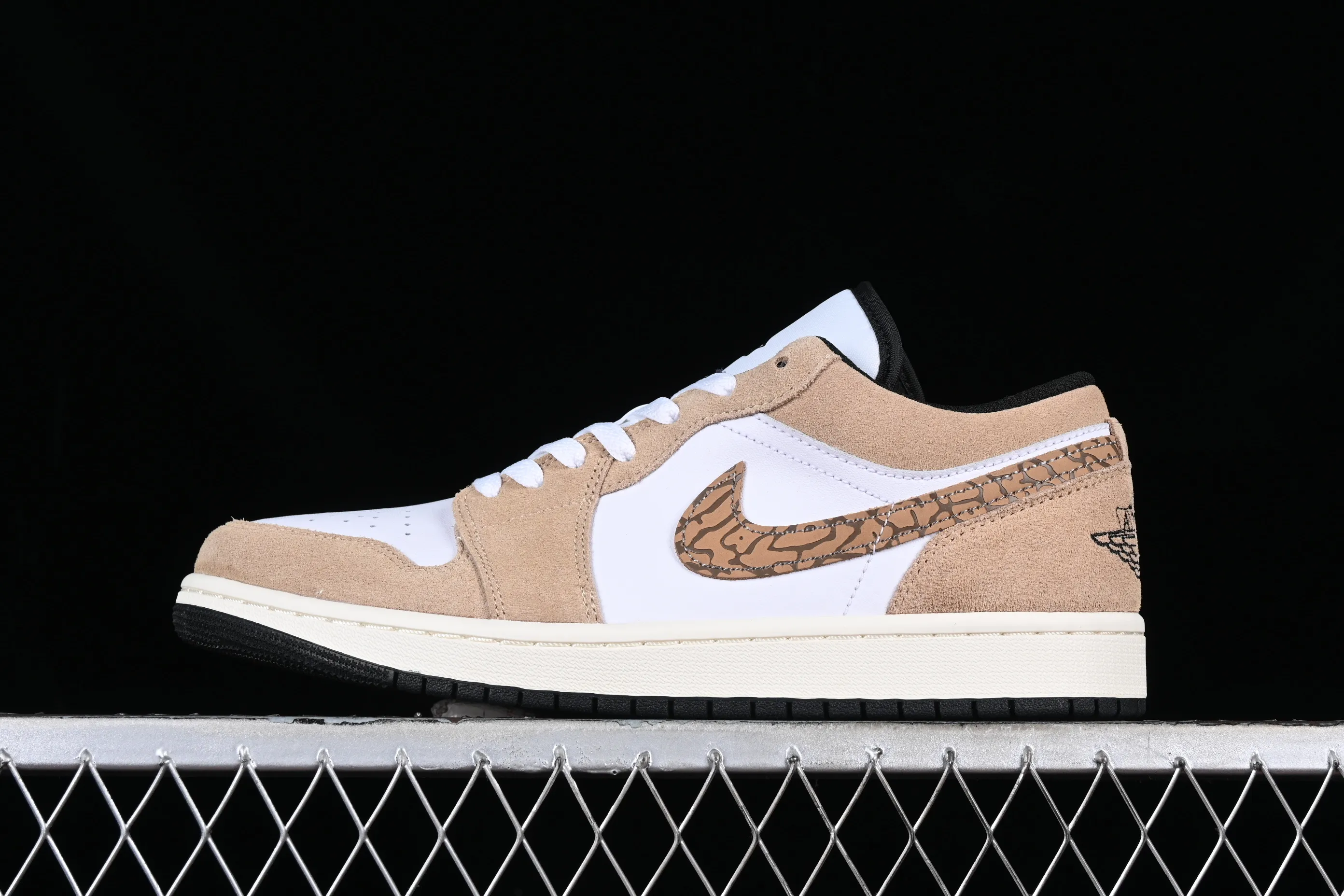 All categories Air Jordan Jordan series basketball shoes Air Jordan 1 Low G version pure original Air Jordan 1 Low AJ1 Joe 1 white and yellow burst pattern low-top cultural casual sneakers DZ4130-201